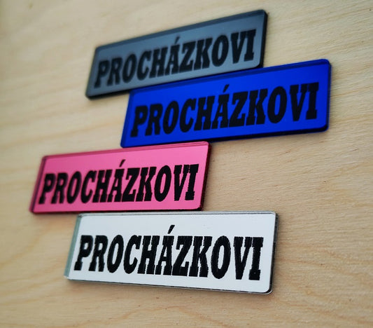 Zrcadlová jmenovka na dveře nebo schránku – personalizovaný štítek s vlastním textem