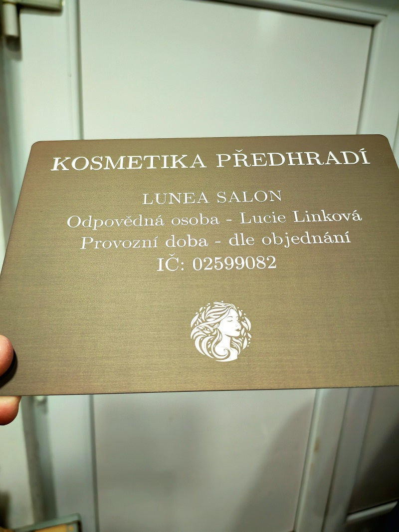 Prémiová firemní cedule z barevného eloxovaného hliníku (včetně grafiky a úprav)