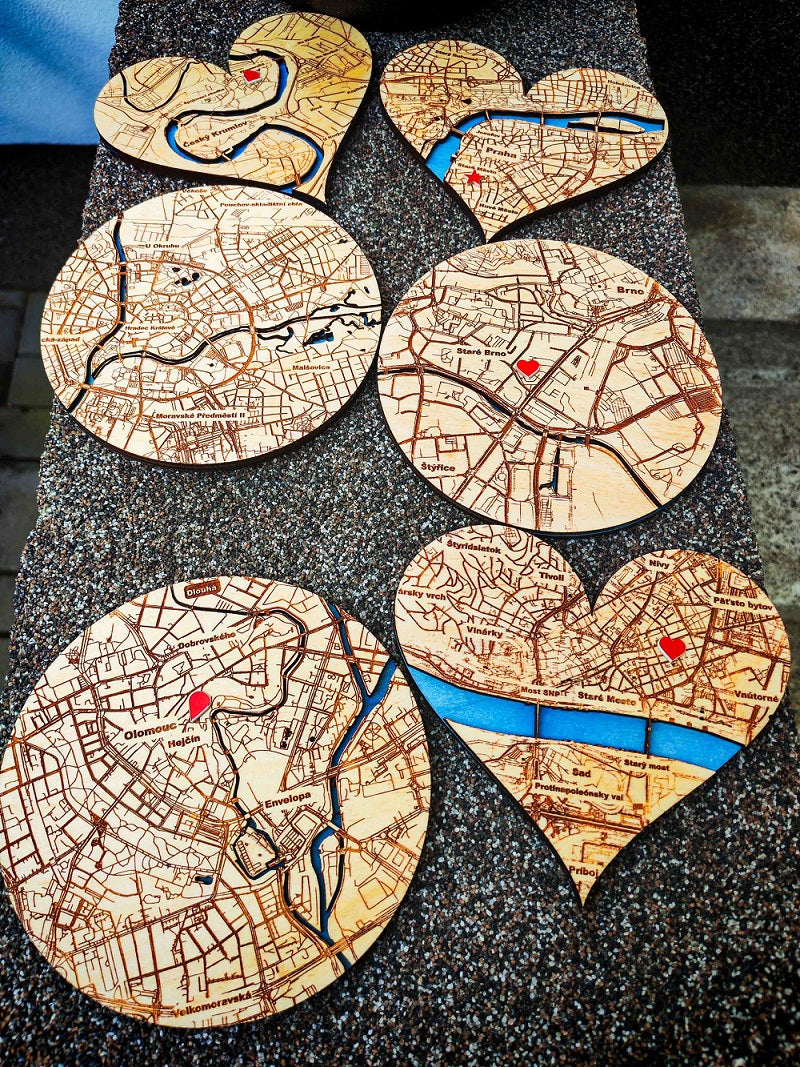 Dvojitá 3D dřevěná mapa na míru: Dvě osudová místa