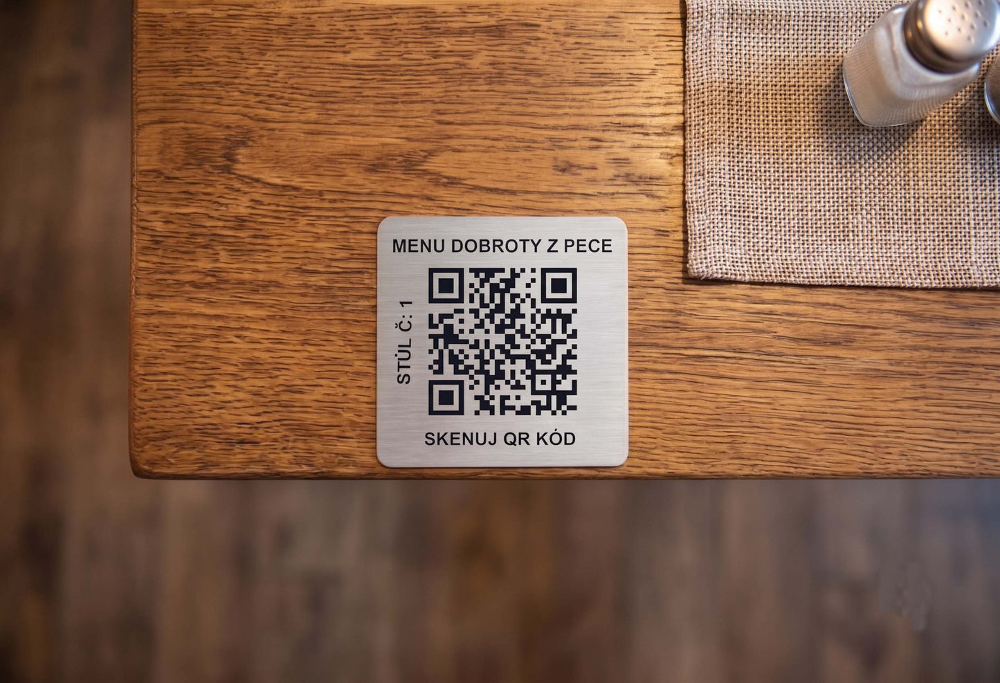 QR Menu štítek na stůl – UV stabilní, samolepící, pro restaurace a gastro