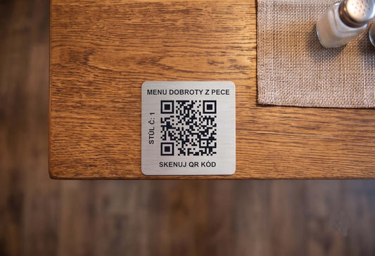 QR Menu štítek na stůl – UV stabilní, samolepící, pro restaurace a gastro