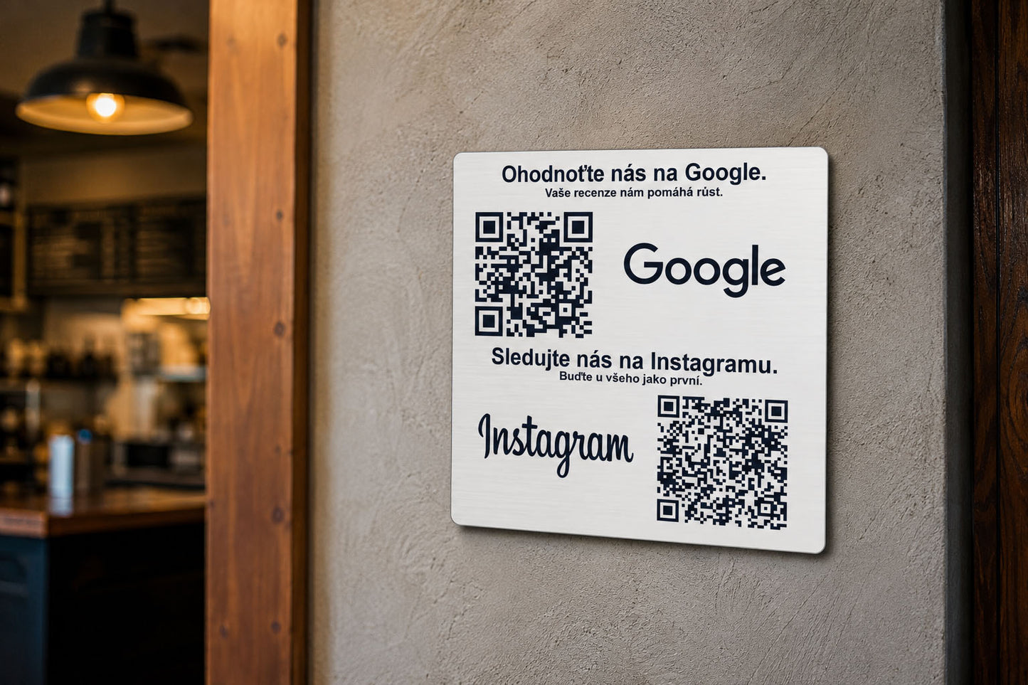 Gravírovaná QR cedulka Google + Instagram